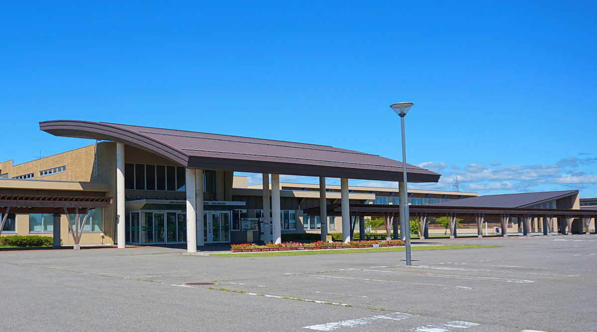 秋田県立聴覚支援学校の校舎の画像