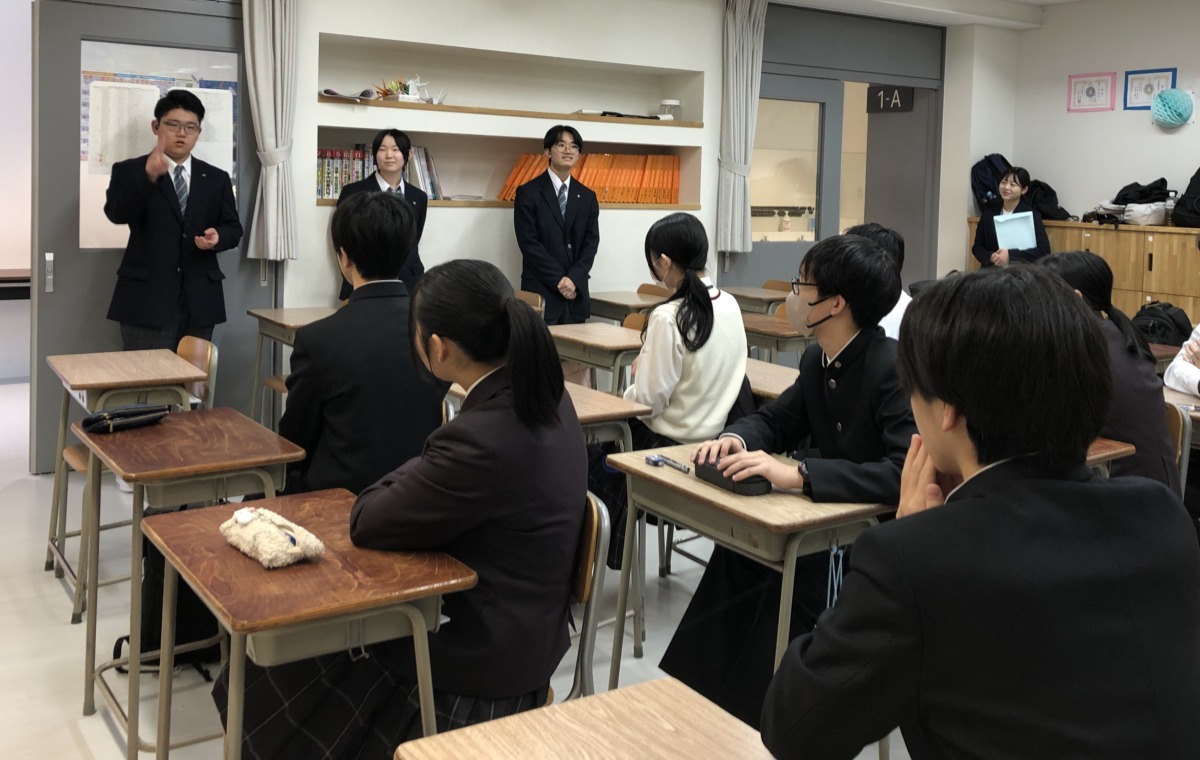 写真：自己紹介をしている様子