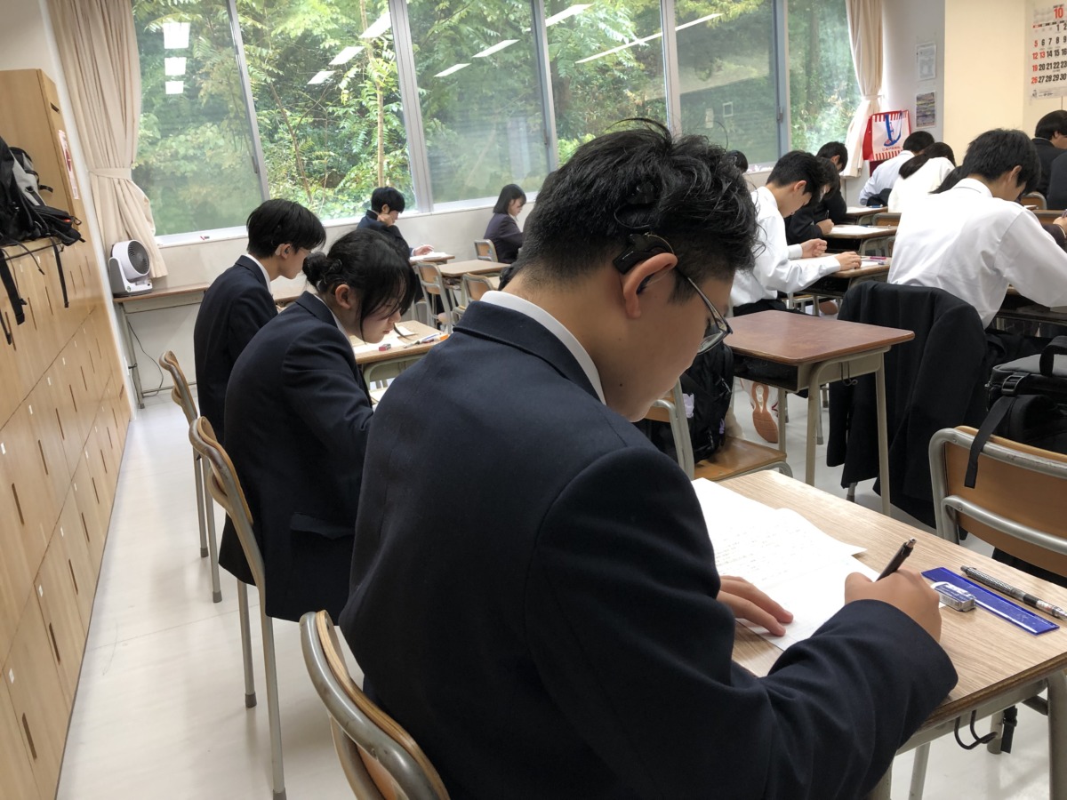 写真：模擬試験を受けている様子