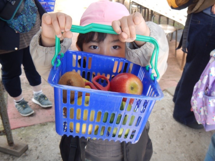 写真：幼稚部秋の遠足