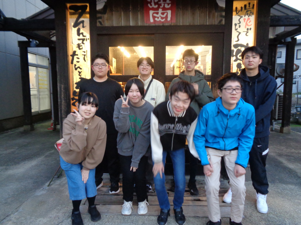 お店の前で記念撮影