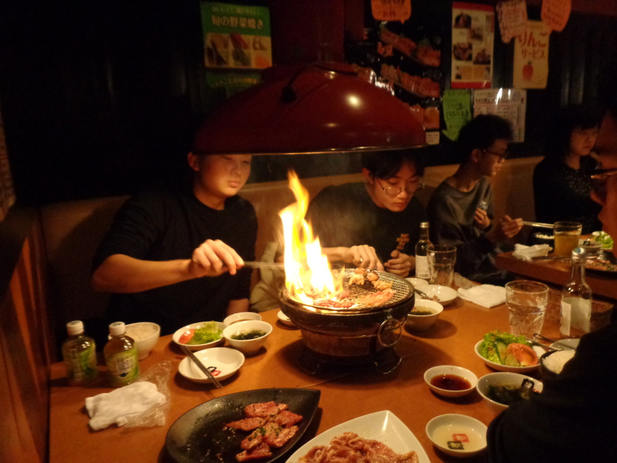 お肉を焼いています