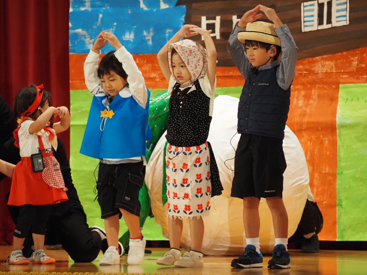 幼稚部の劇の写真
