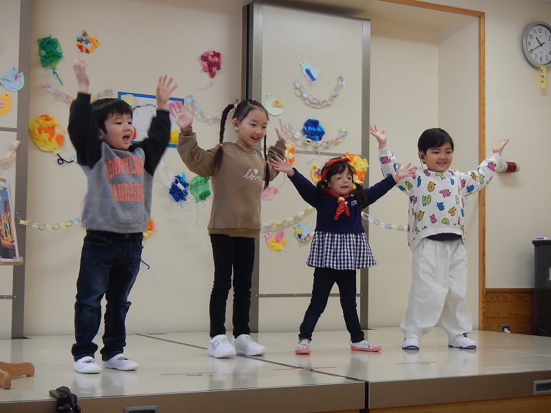 年中児の発表場面の写真