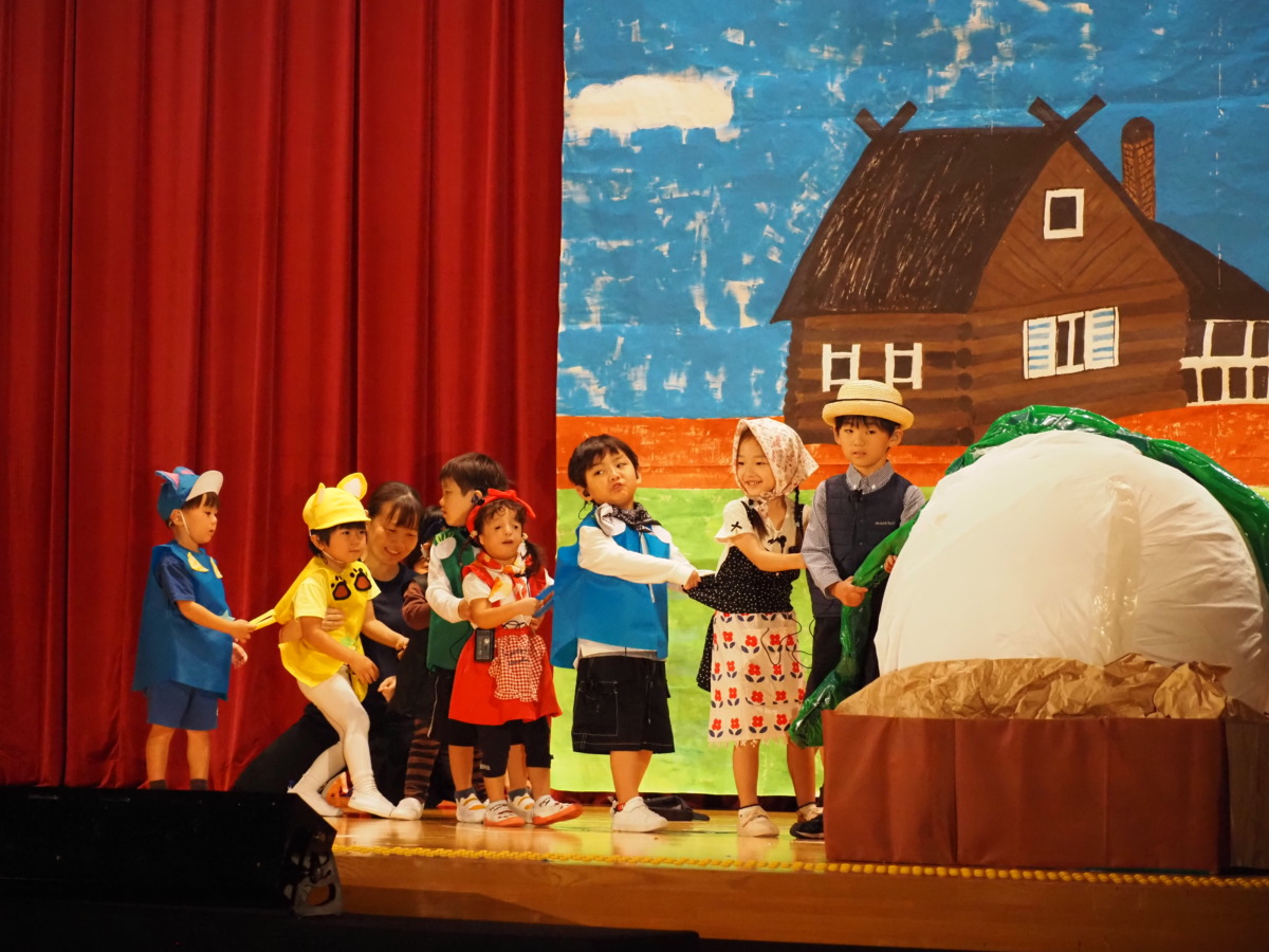 幼稚部学習発表会「おおきなかぶ」の写真