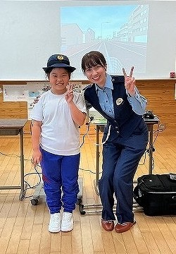 最後におまわりさんと記念撮影をしました。