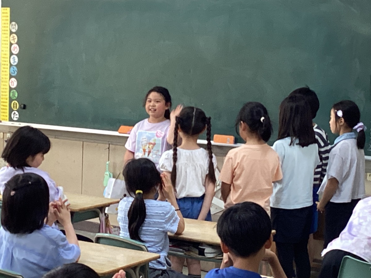 帰る前に、皆に感想やお礼を伝えている写真