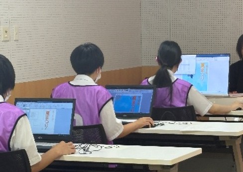 秋田県障害者技能大会ワードプロセッサ部門の競技の写真