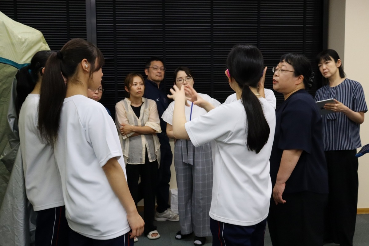 避難所運営について相談している写真