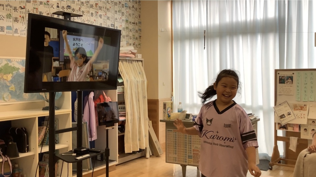 オンラインでやり取りを楽しんでいる様子の写真