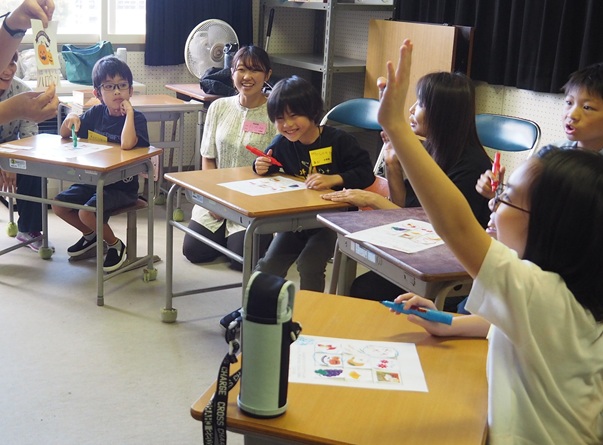 北の交流会でゲームで交流している様子の写真