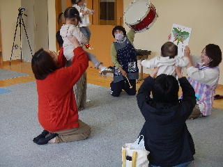 写真:聴覚支援学校 乳幼児教室の様子