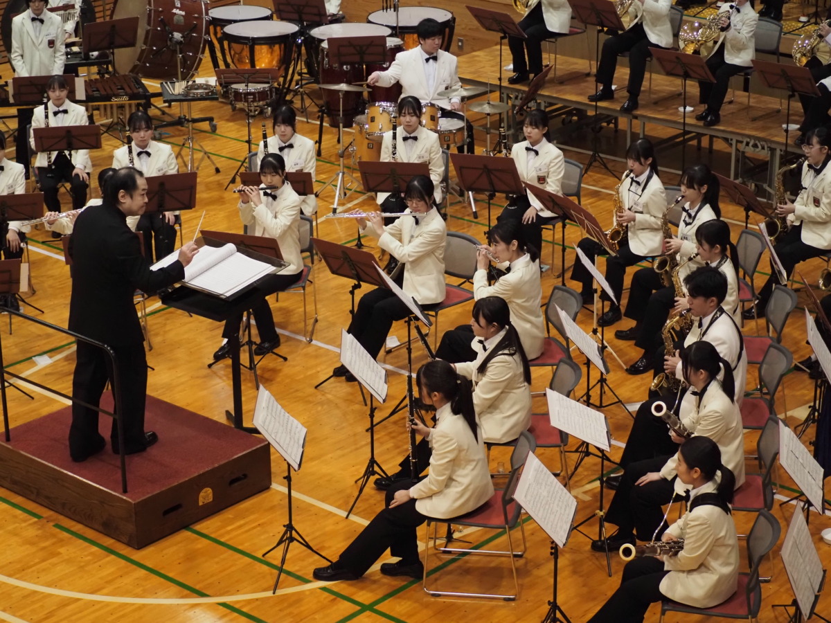 秋田南高等学校吹奏学部の演奏の様子