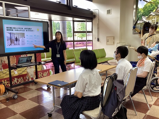 写真：見学の様子2