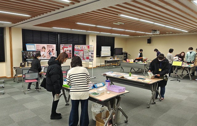 写真：学校紹介コーナーの様子