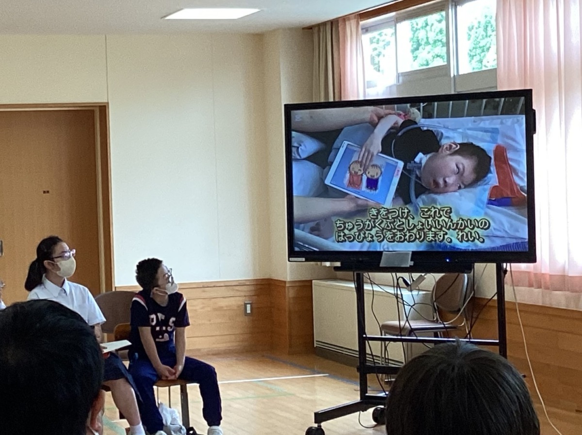 「おはなしきゃらばん」を行いました。