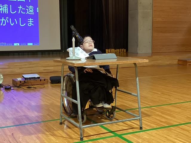 写真：演説をする生徒