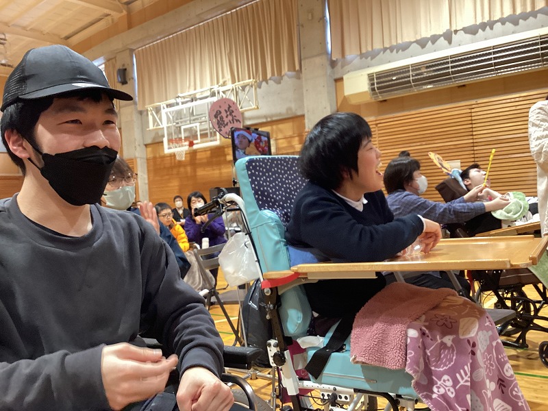 コールアンドレスポンスで盛り上がる様子