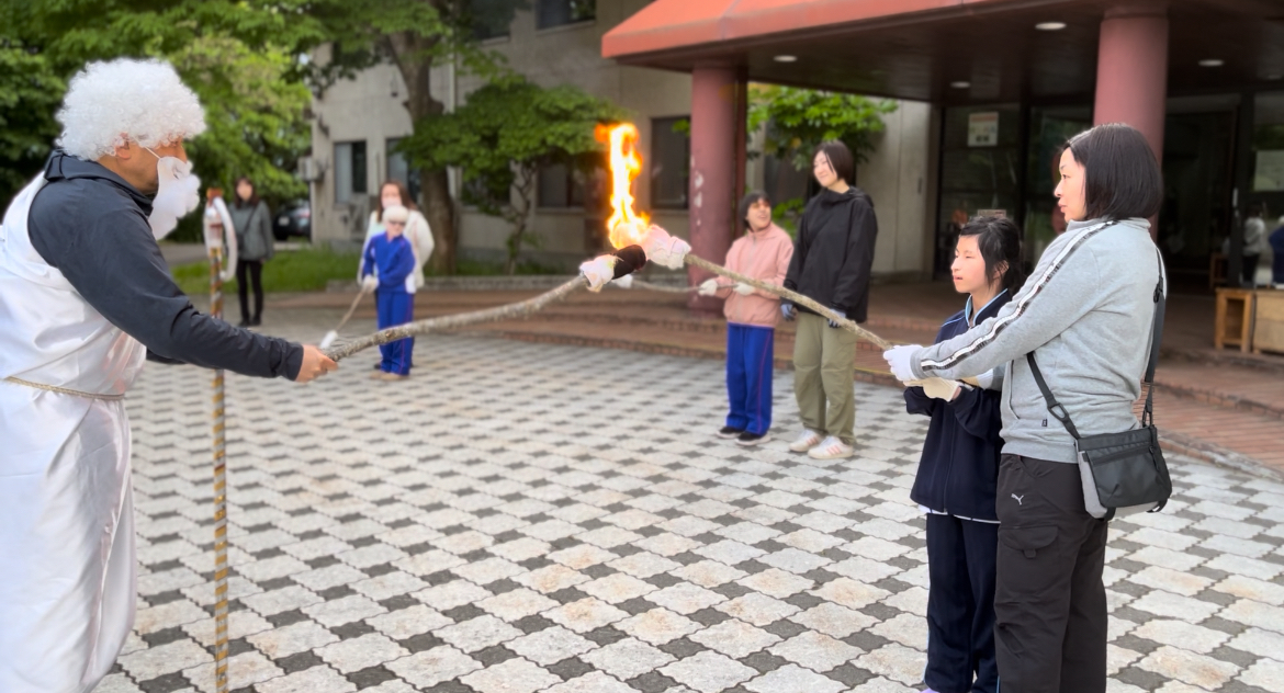 写真：かがり火ファイヤーの様子