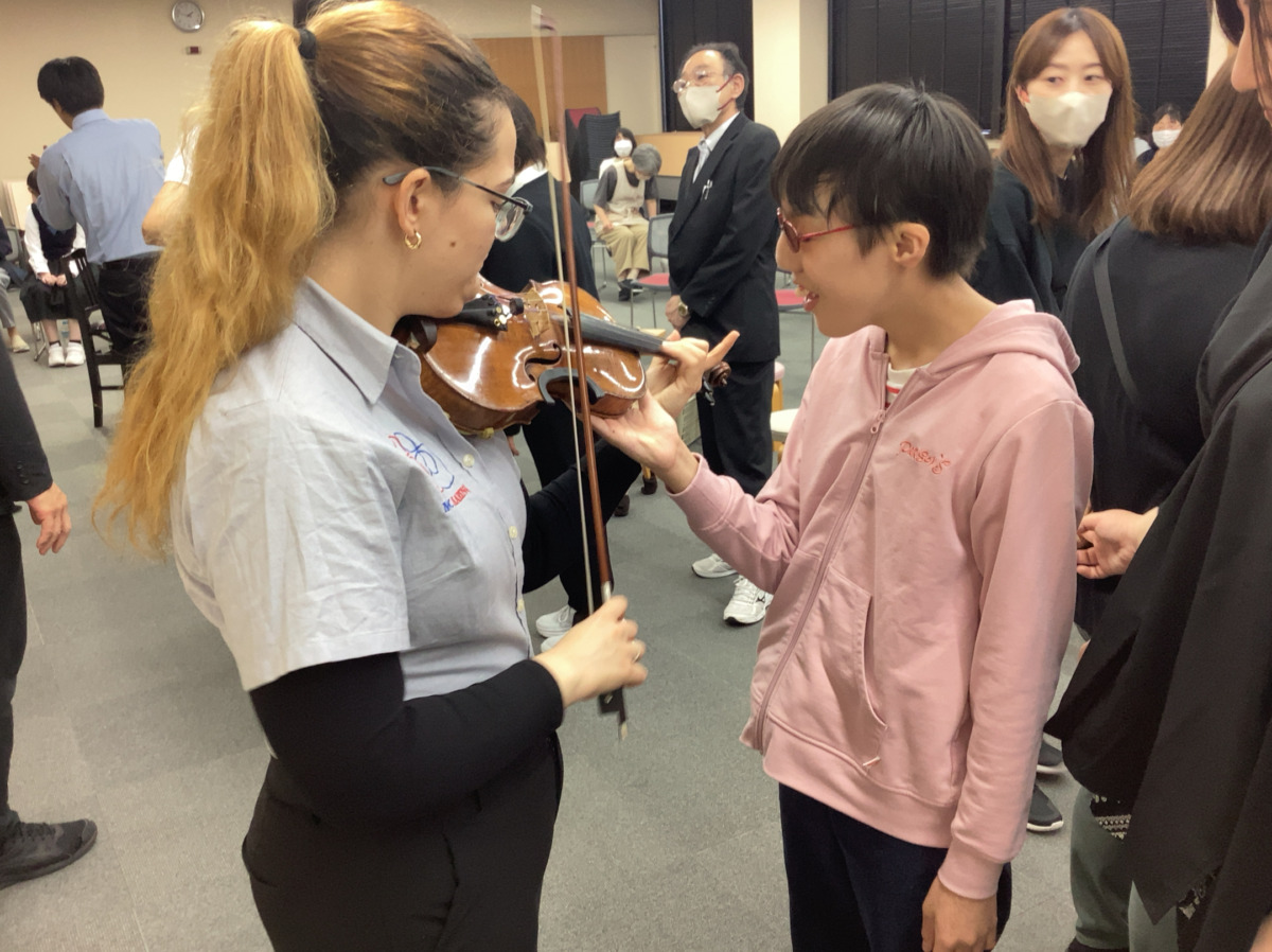 楽器を間近で体験