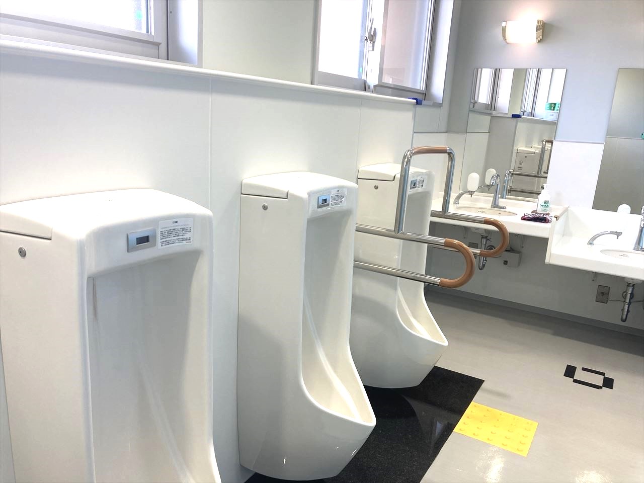 男子トイレ