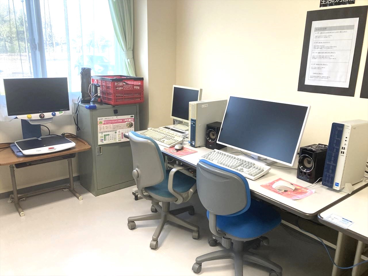 パソコンコーナー（拡大読書器あり）