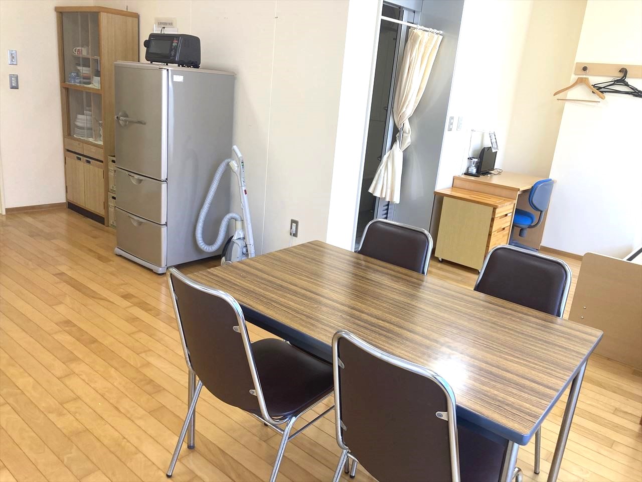 テーブル、椅子