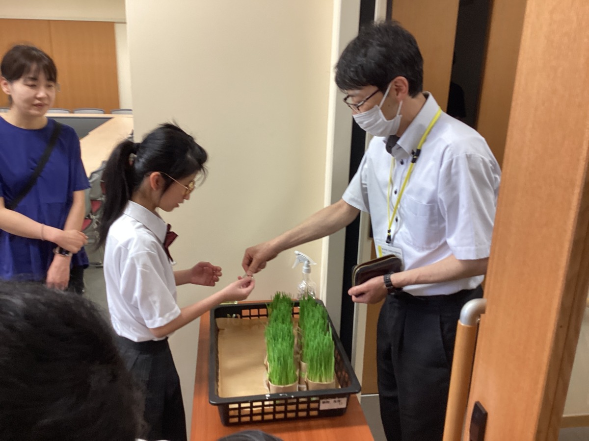 教頭先生をはじめ、たくさんのお客さんが来てくださいました