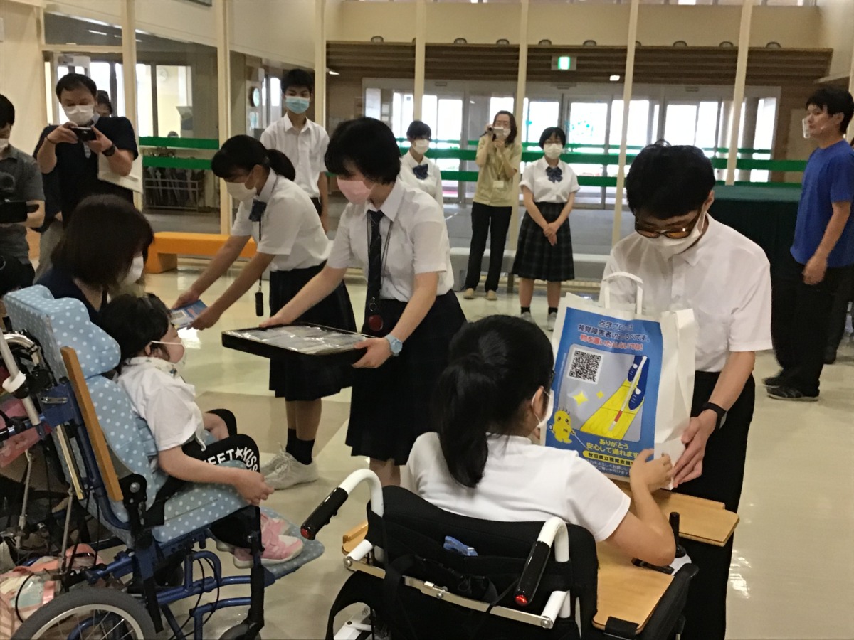 贈呈式～かがやきの丘交流ホールにて～