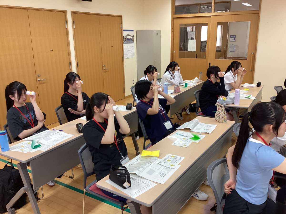 筒を使った見え方体験