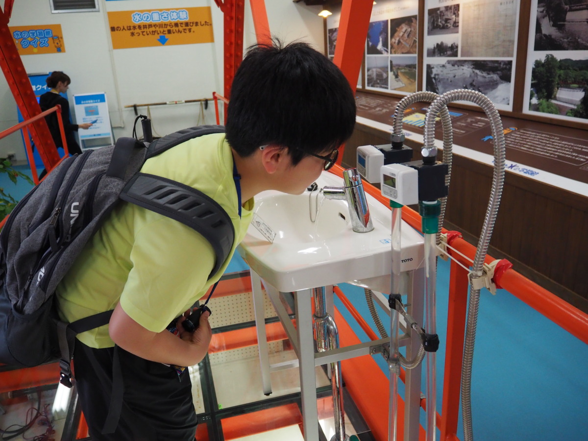 流しやトイレを使っている時のメーターの変化や、流れた下水の行方を観察