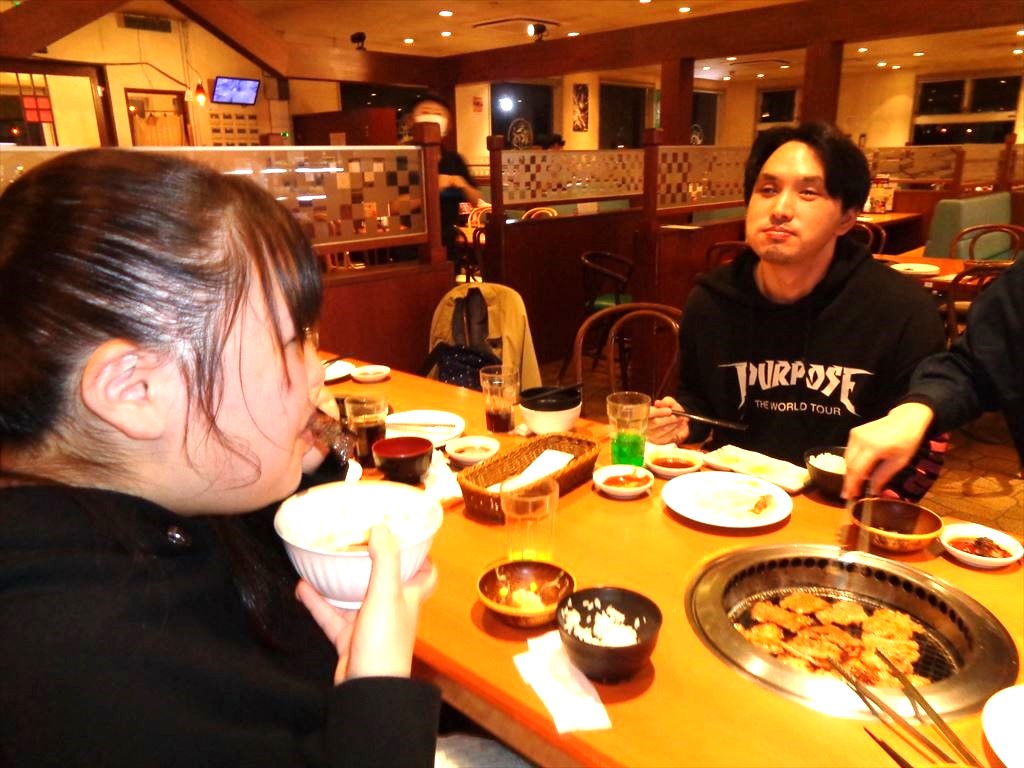 焼き肉が大人気