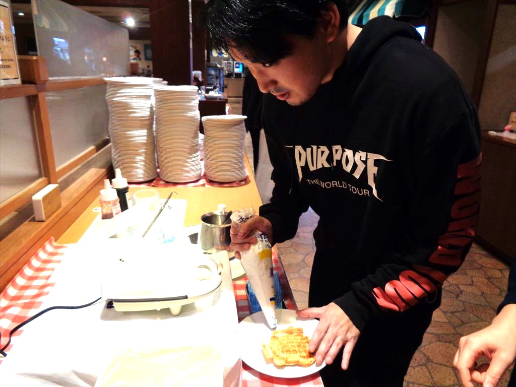 ワッフル作りに挑戦