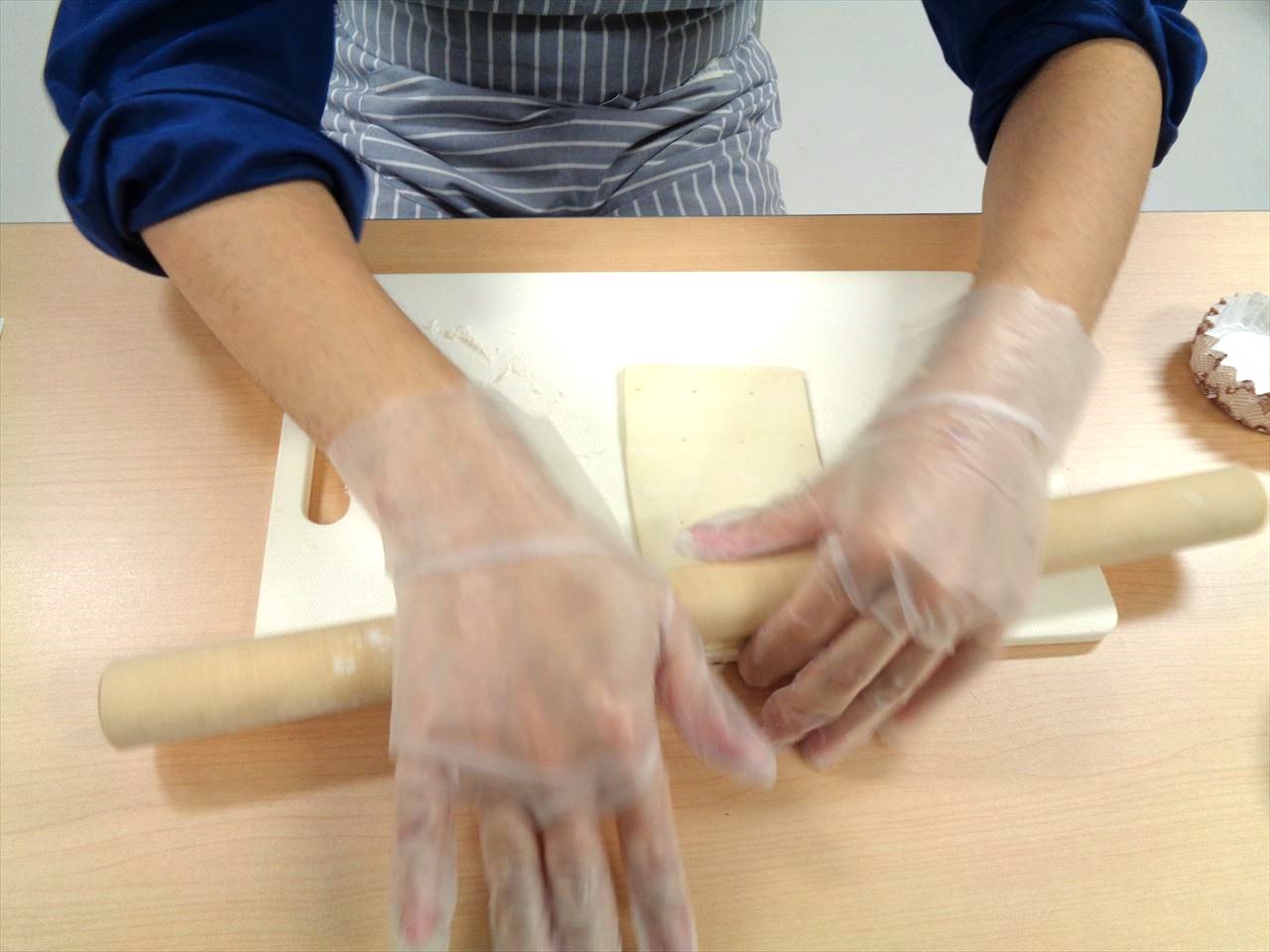 パイ生地をのばしました