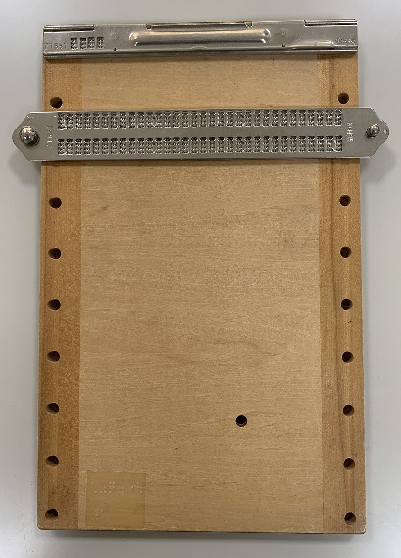 写真１　８点式点字盤