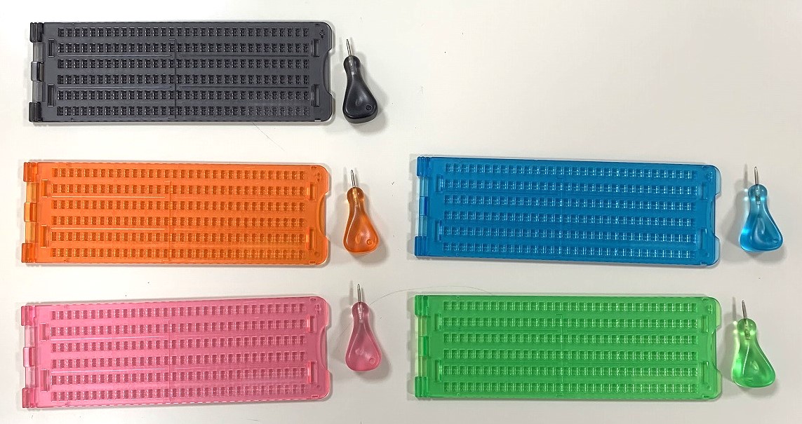 写真：N632小型点字器