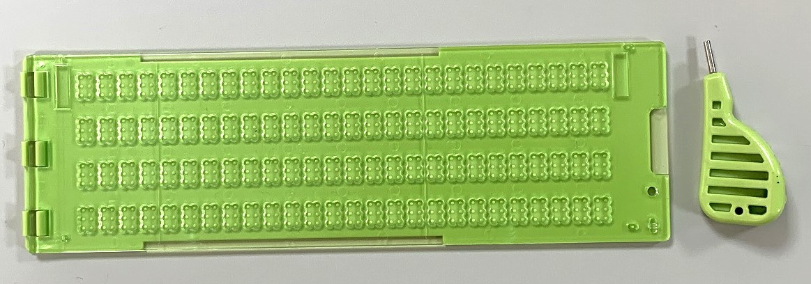 写真：凸面点字器トツテンくん