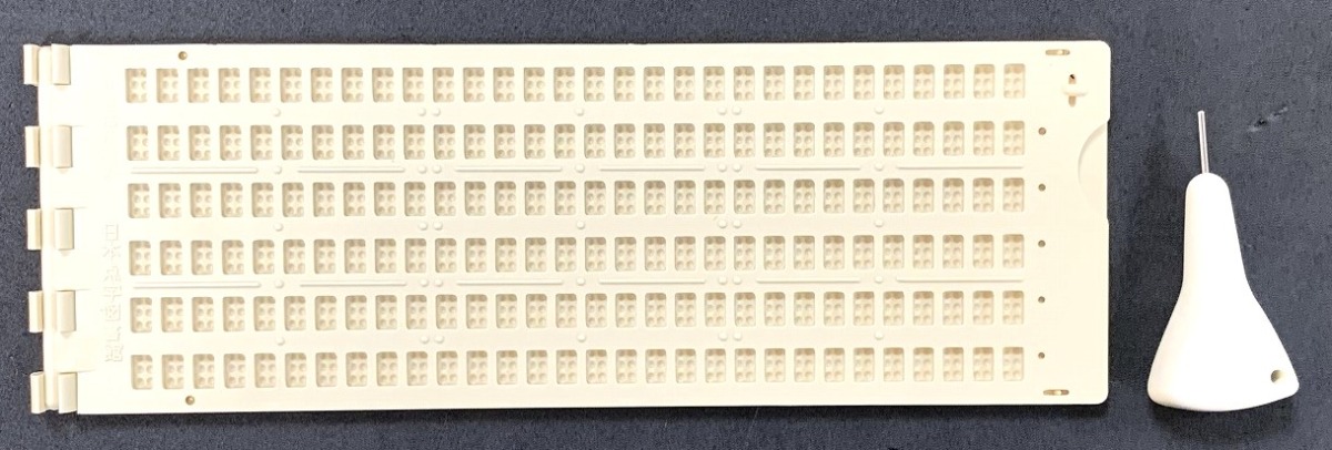 写真：プラスチック製懐中点字器6×30　