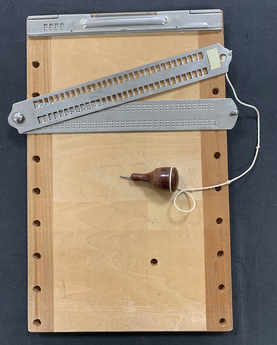 写真２　標準点字版