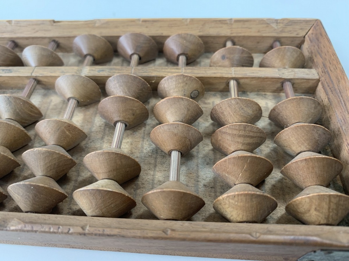 写真2:算盤のアップ