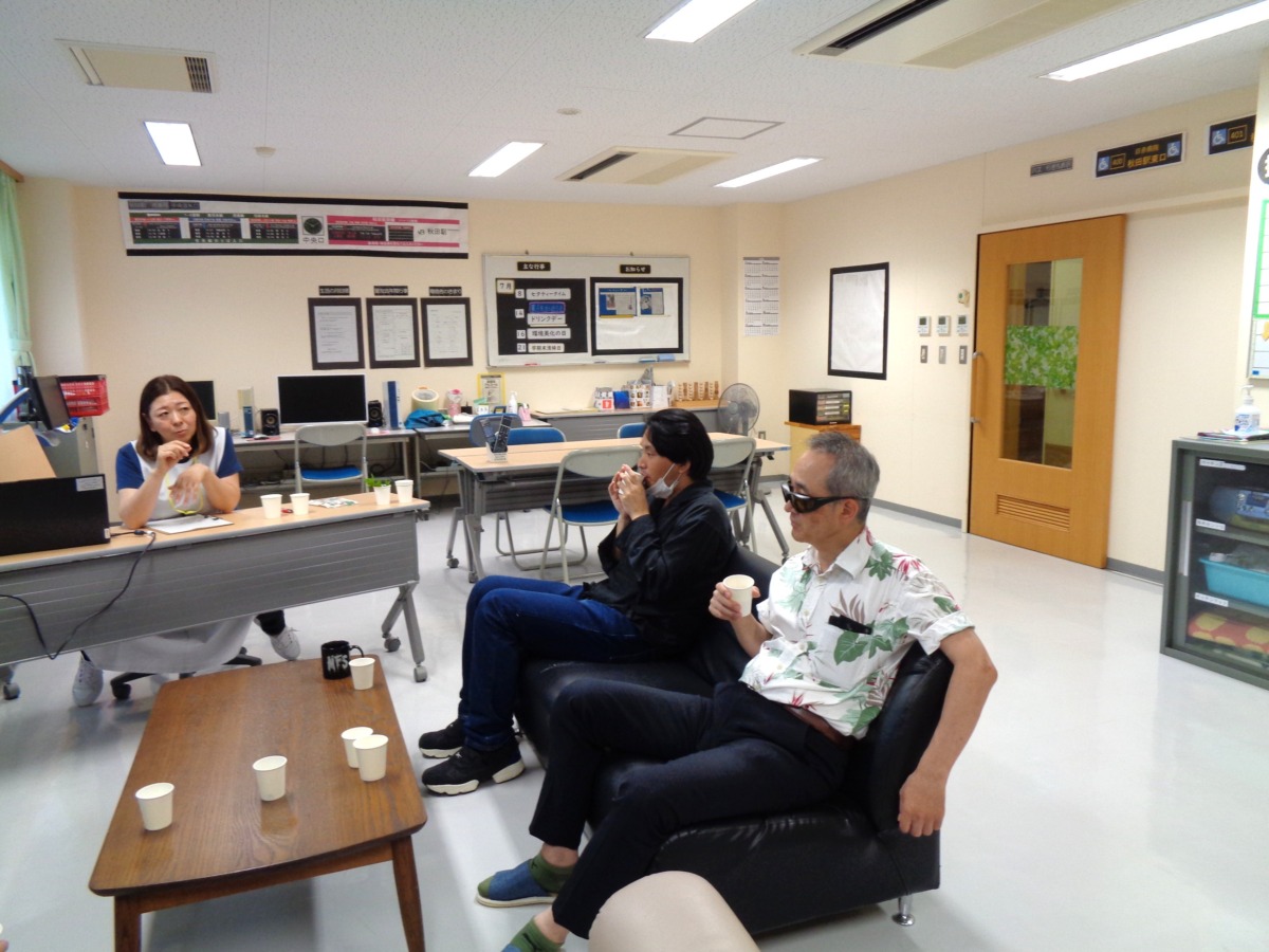 お茶を飲みながらの集会