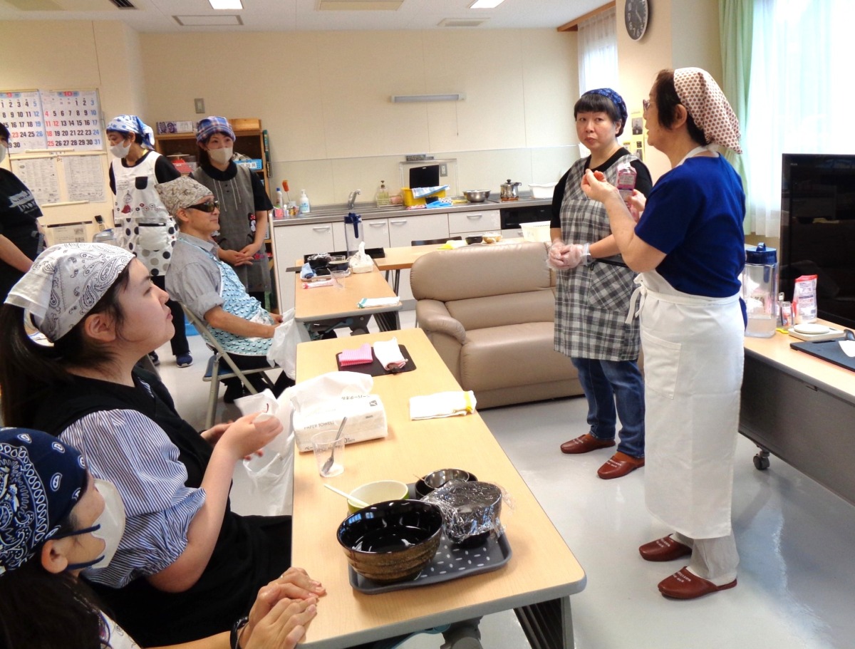 講師の先生から材料の説明