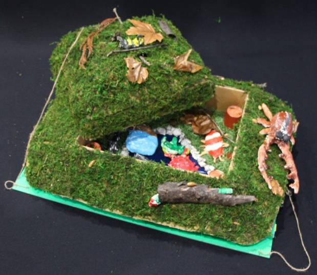 自由作品「たっこもりのふしぎないきものたち」