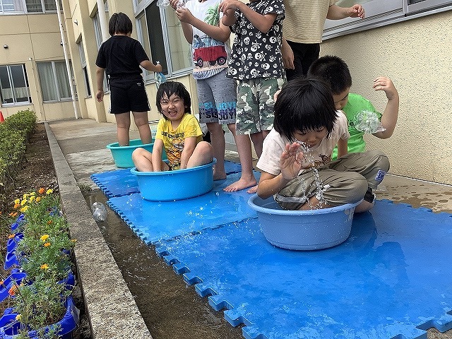 優秀賞「えがおでみずあそび」